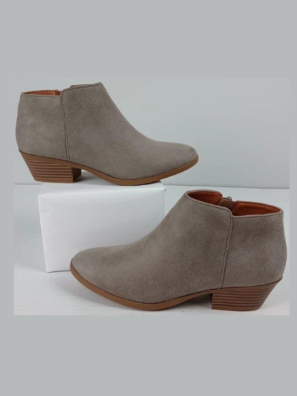 Unr8ed Women's Size 5.5 M Gray Faux Suede Zip Chelsea‎ Boots